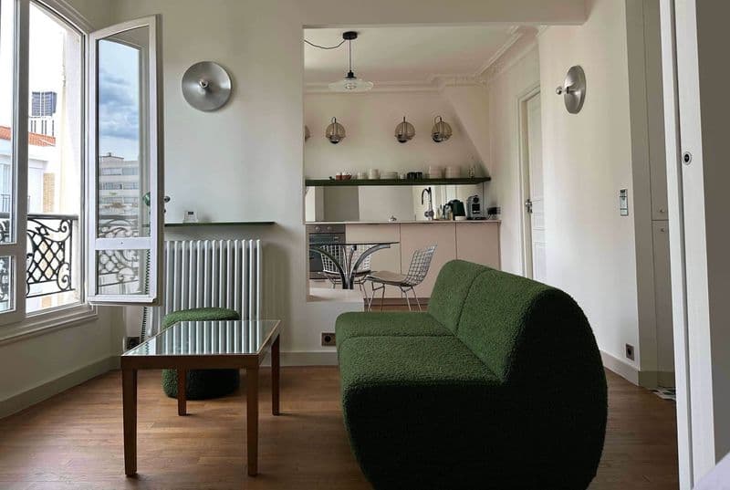Picture of a 1 bedroom / 1 bathroom apartment in Paris, France.